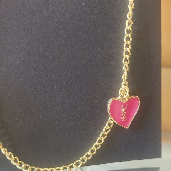 Yves Saint Laurent - Picture 7 of 15